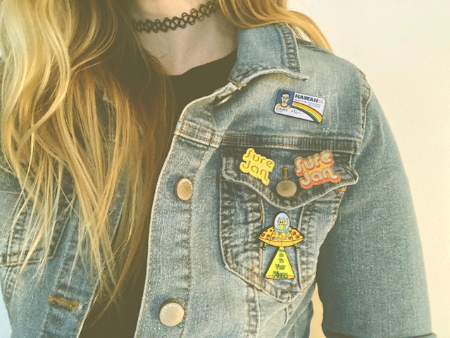 *:･ﾟ✧*:･ﾟSure Jan Acrylic Pin *:･ﾟ✧*:･ﾟBrady Bunch Acrylic Pin Sure, Jan 1970s Retro Accessory